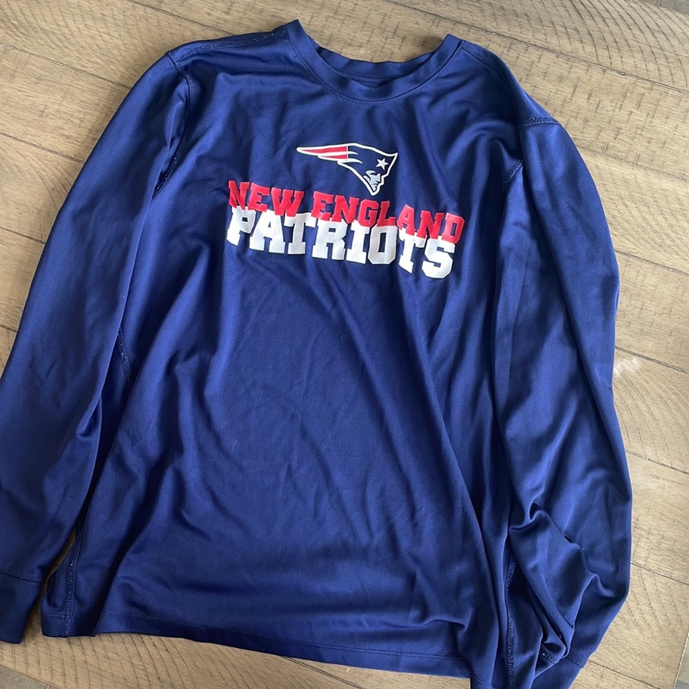 🏈🔥🏈 Patriots XL Men’s Long Sleeve Poly Tee